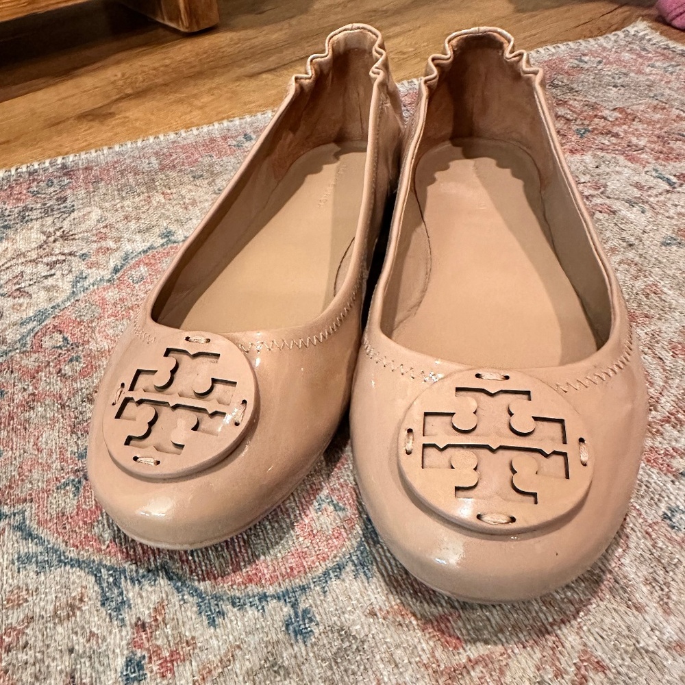 Brand new Tory Burch Minnie flats (wore once)